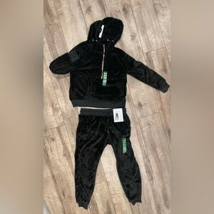 💜NWT RBX black faux fur hooded set. 
Size -Large.
